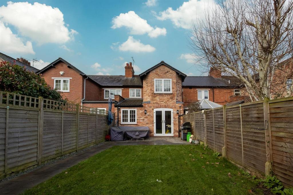 Coventry Road, Kenilworth 3 bed terraced house for sale £400,000