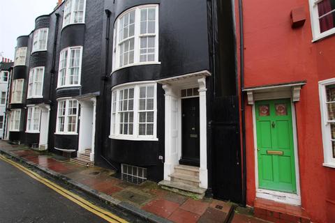 Studio to rent, Charles Street, Brighton