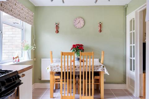 20 Bratton Avenue, Devizes, SN10 5BA