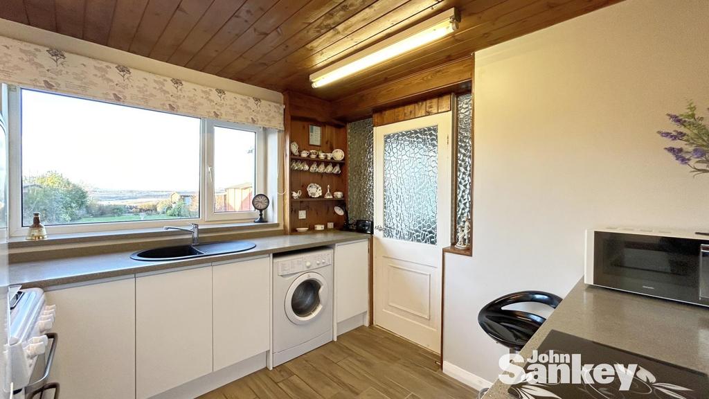 Alfreton Road, SuttonInAshfield 3 bed detached house for sale £240,000