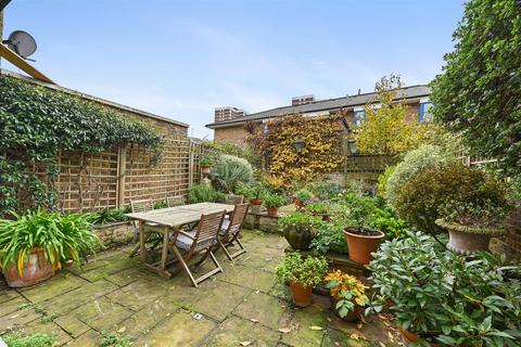 4 bedroom terraced house for sale, Sterne Street, London W12