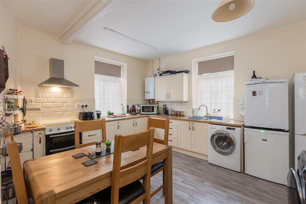 Kirkdale Court 4 Kitchen-1.jpg
