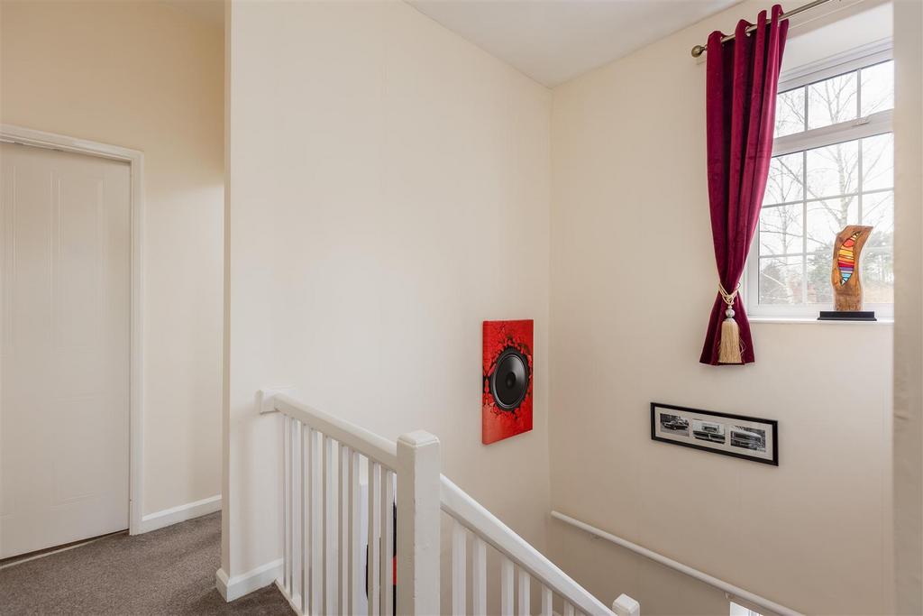 Kirkdale Court 4 Landing-1.jpg