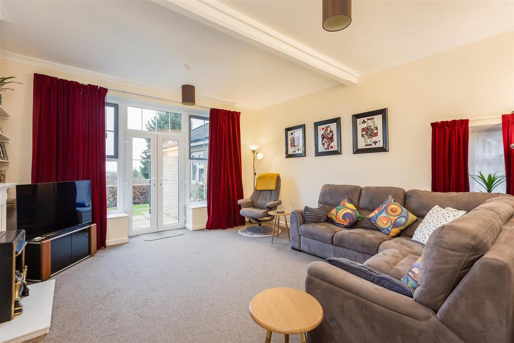Kirkdale Court 4 Sitting Room-1.jpg