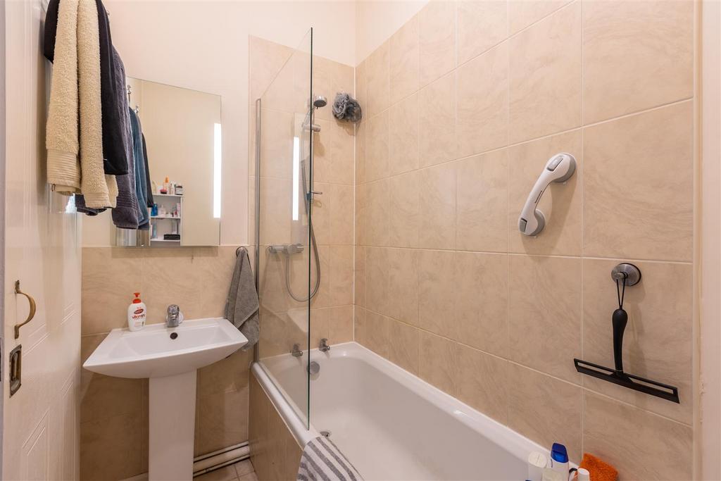 Kirkdale Court 4 Bathroom-2.jpg
