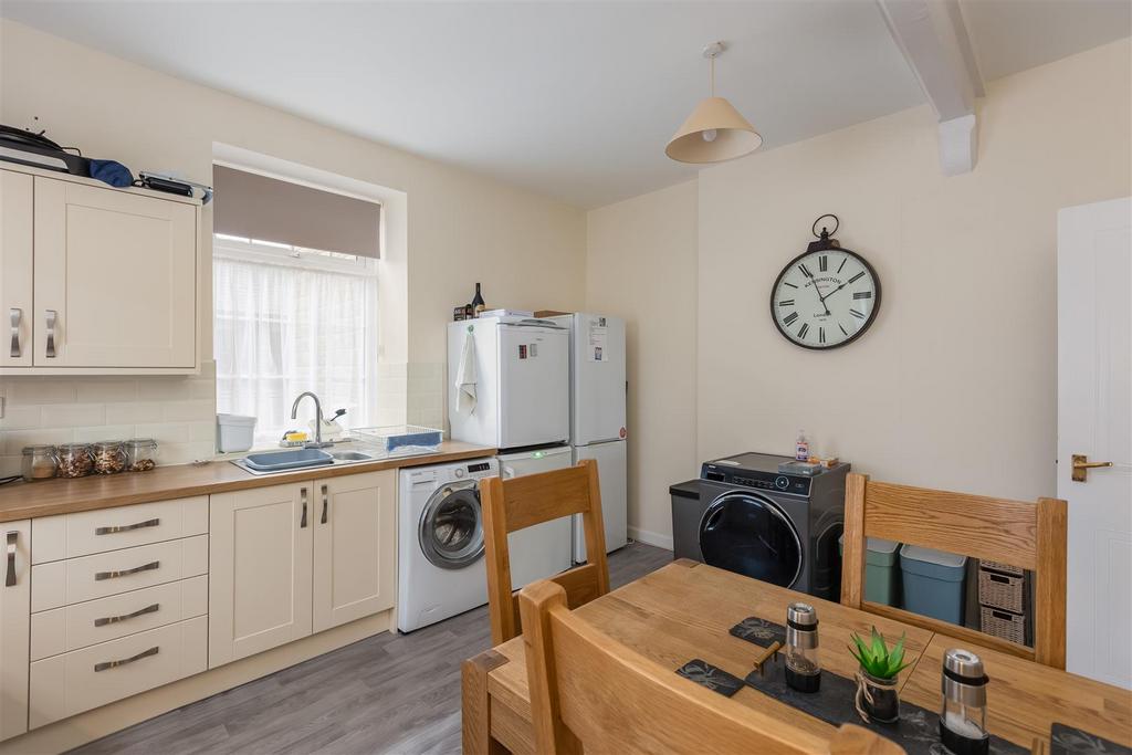 Kirkdale Court 4 Kitchen-3.jpg