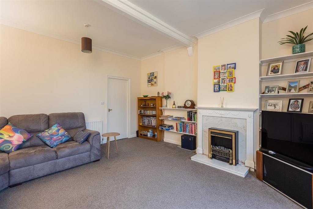 Kirkdale Court 4 Sitting Room-3.jpg