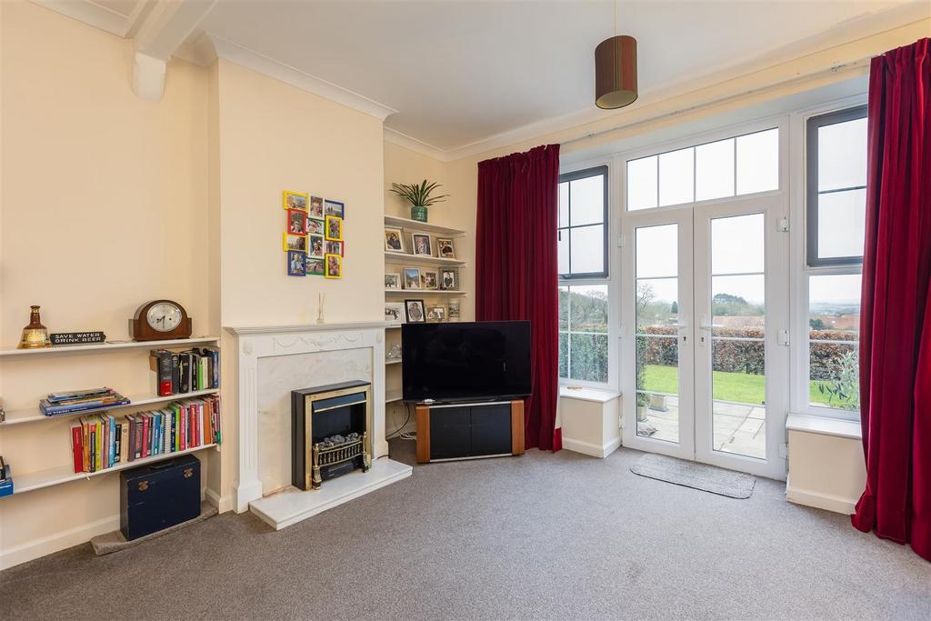 Kirkdale Court 4 Sitting Room-2.jpg