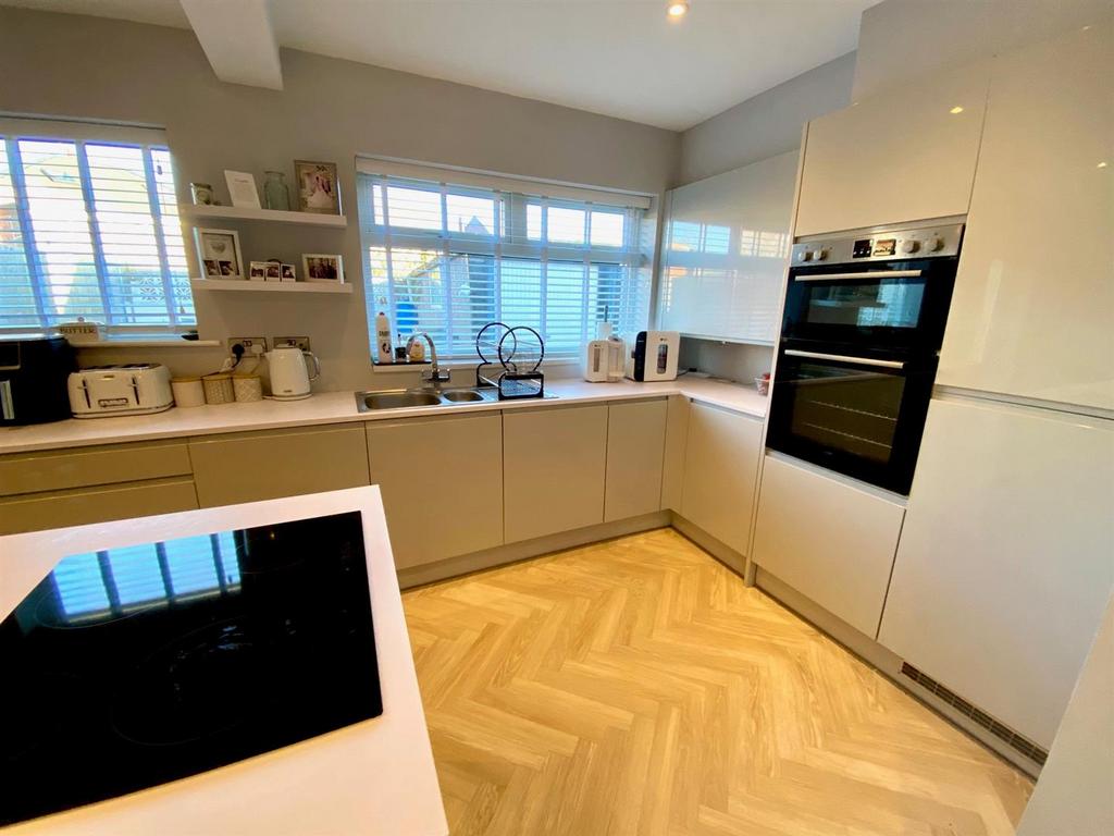 Manor park 44 kitchen 2.jpg