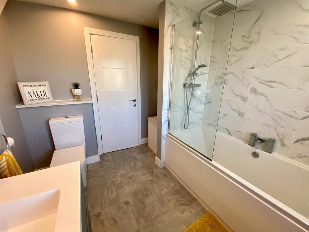 Manor park 44 bathroom 1.jpg