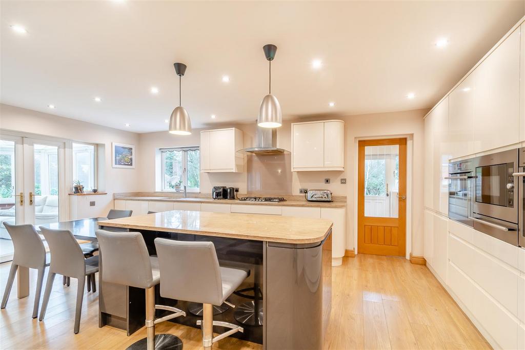 8581163-interior38.jpg