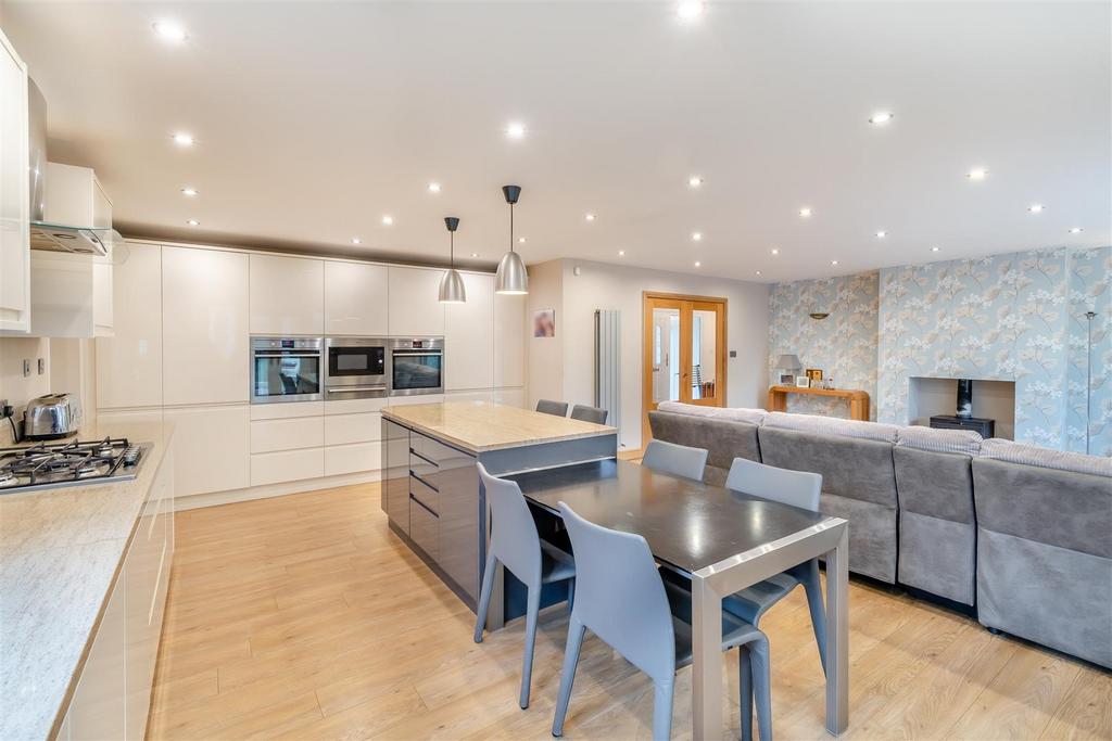 8581163-interior42.jpg