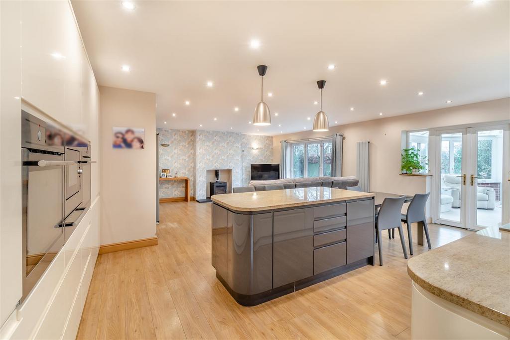 8581163-interior43.jpg
