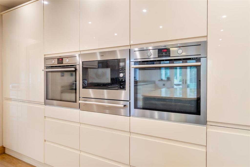 8581163-interior46.jpg