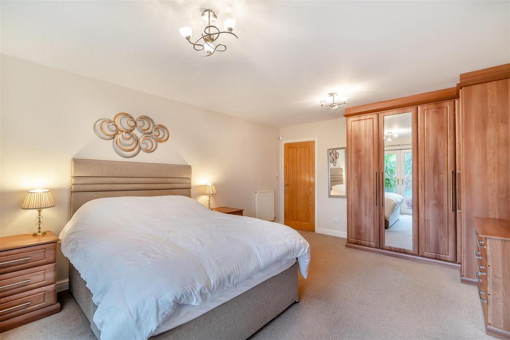 8581163-interior18.jpg