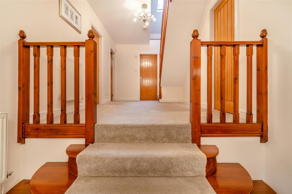 8581163-interior24.jpg