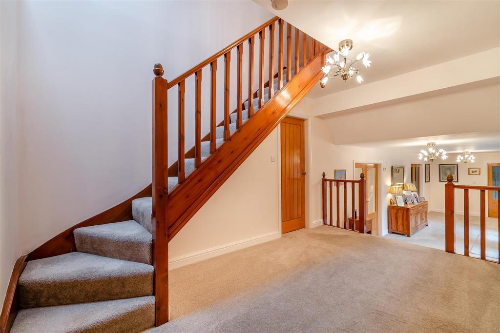 8581163-interior22.jpg