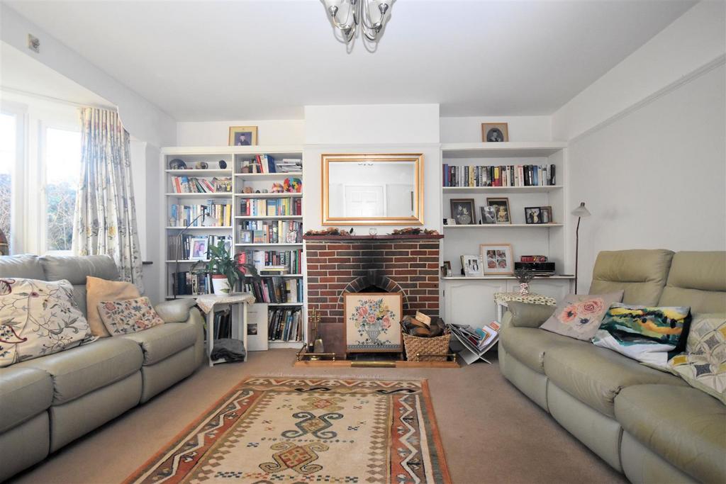 Chiltern Road, Wendover HP22 3 bed semidetached house for sale £675,000