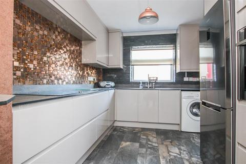 29 Eastham Crescent, Brentwood, CM13 2BN