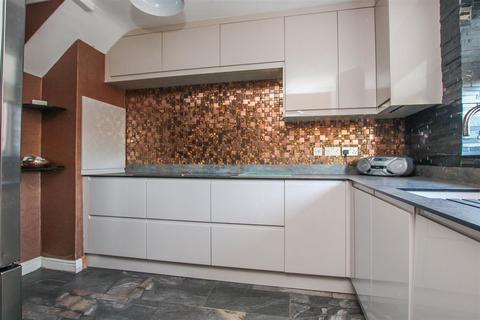29 Eastham Crescent, Brentwood, CM13 2BN