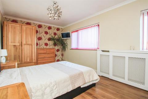 29 Eastham Crescent, Brentwood, CM13 2BN