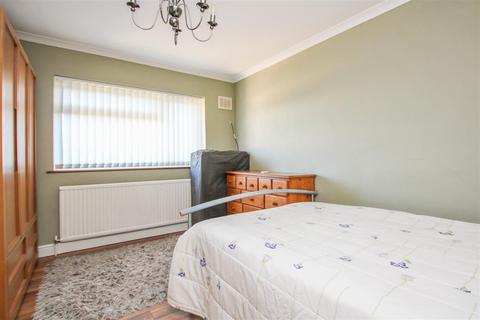 29 Eastham Crescent, Brentwood, CM13 2BN