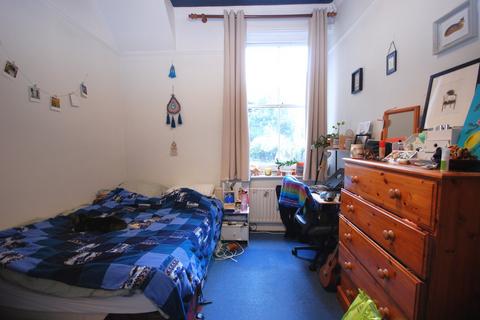 2 bedroom apartment to rent, Handforth Road, Oval SW9