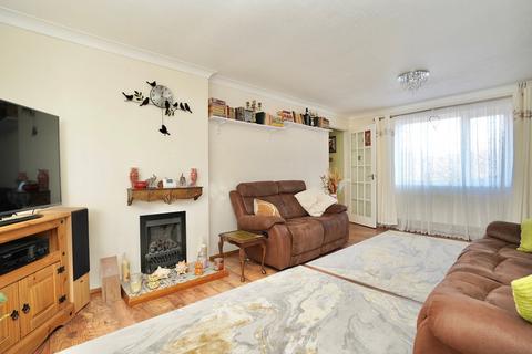 3 bedroom end of terrace house for sale, Kent Road, Huntingdon, PE29