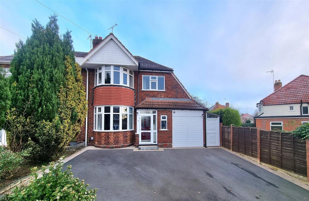 Wells Green Road, Solihull 3 bed semidetached house for sale £425,000