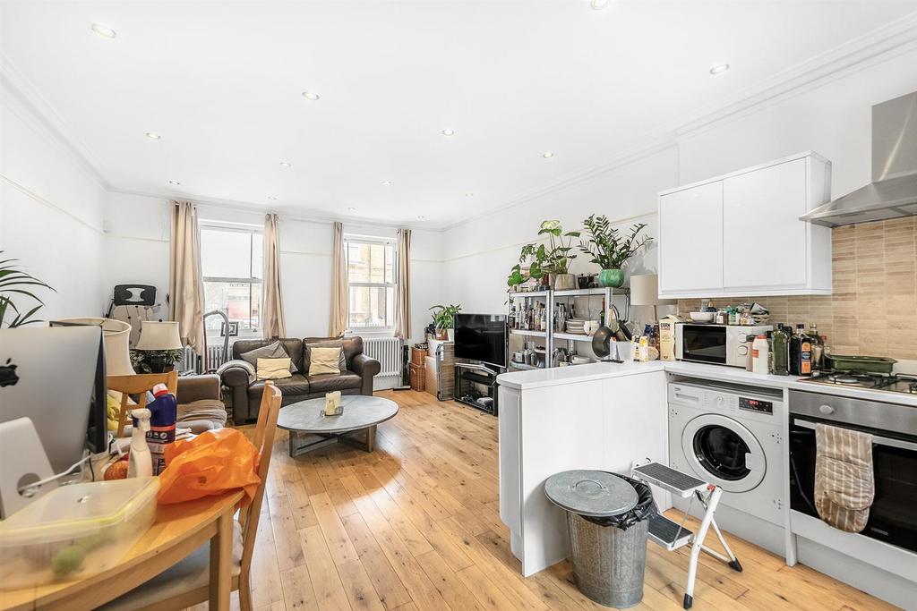 Railton Road, SE24 3 bed flat to rent £2,817 pcm (£650 pw)