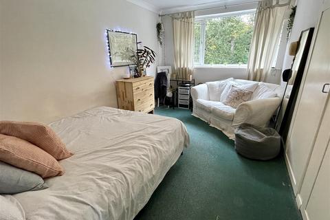 137 Allens Road, Upton, Poole, BH16 5BY