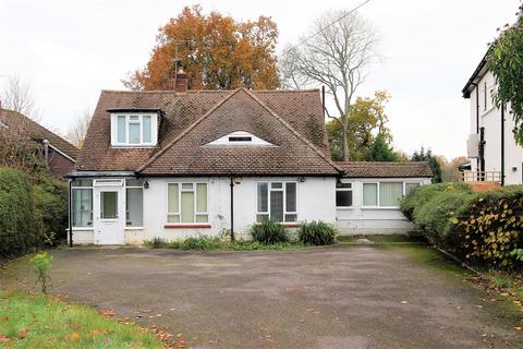 8 Highwold, Chipstead, Coulsdon, CR5 3LG