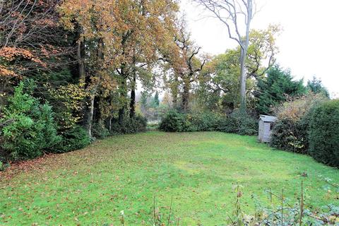 8 Highwold, Chipstead, Coulsdon, CR5 3LG