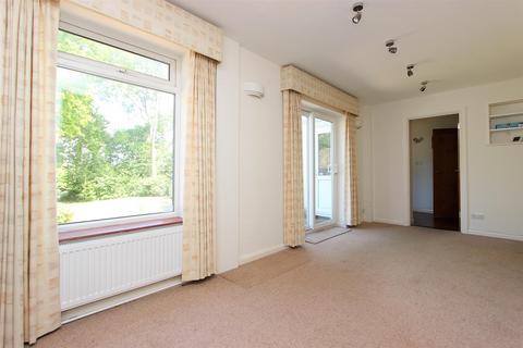 8 Highwold, Chipstead, Coulsdon, CR5 3LG