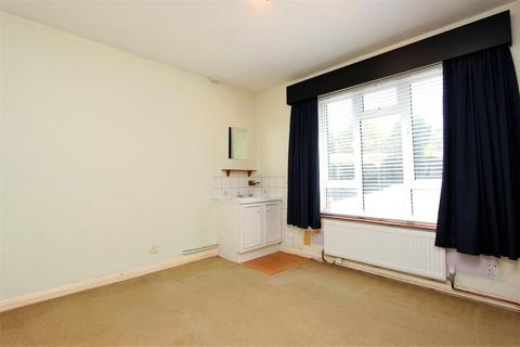 8 Highwold, Chipstead, Coulsdon, CR5 3LG