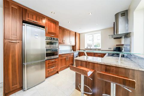 1b Willow Street, London, E4 7EG
