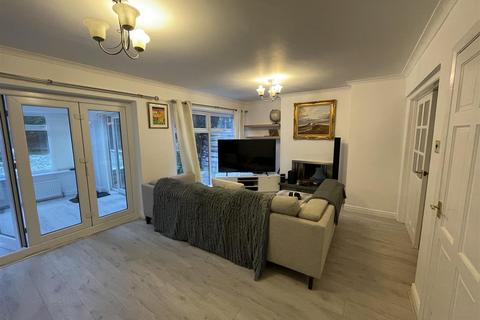 4 bedroom detached house to rent, Alms Hill Road, Sheffield