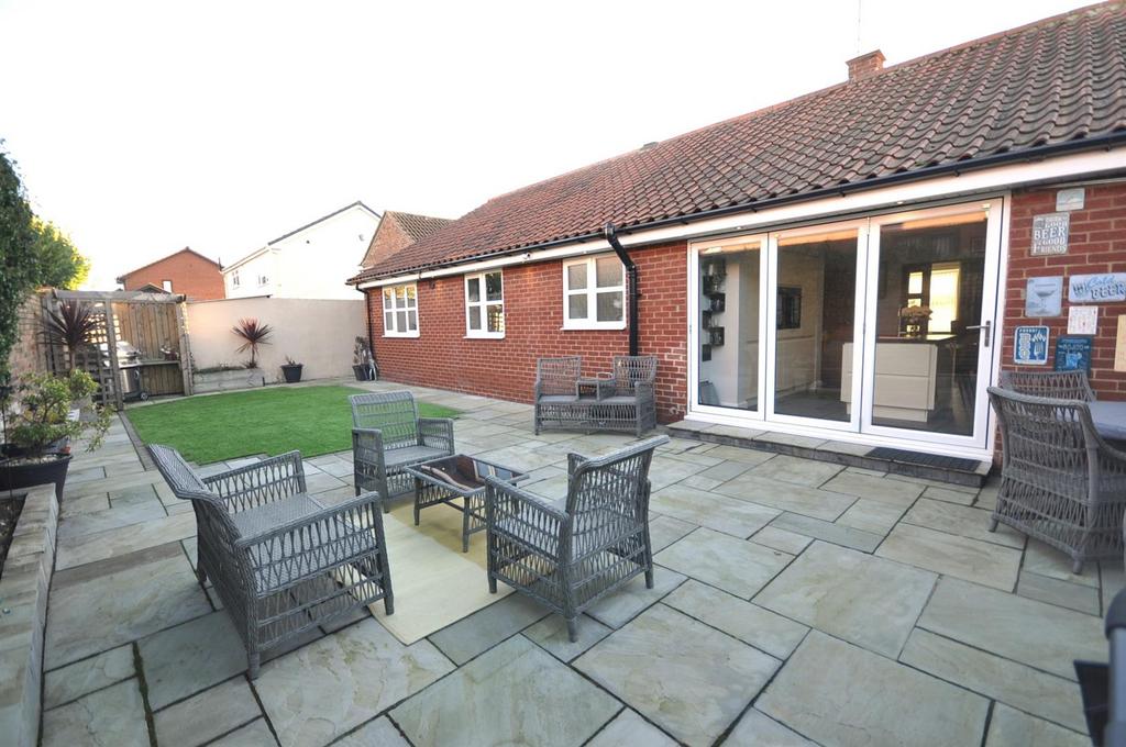 South End, Thorne, Doncaster 3 bed detached bungalow for sale £310,000