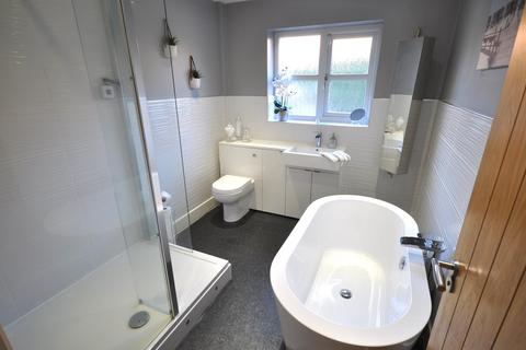 3 bedroom detached bungalow for sale, South End, Thorne, Doncaster