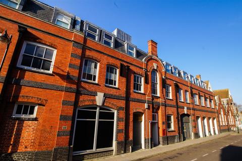 2 bedroom apartment to rent, East Walls, Chichester