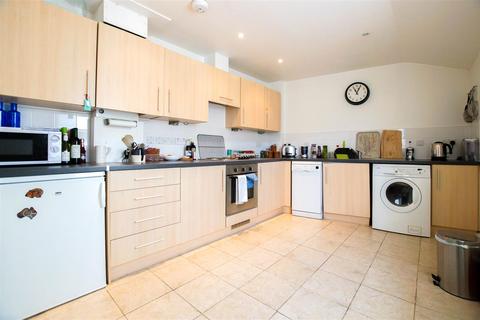 2 bedroom apartment to rent, East Walls, Chichester