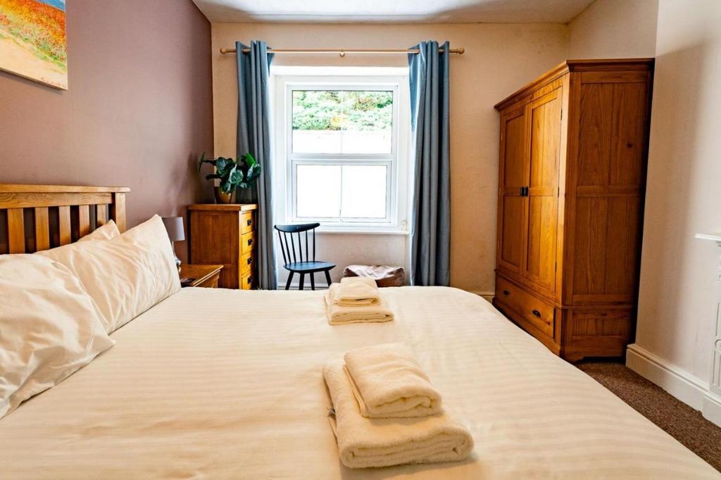 Cove View Bedroom.jpg