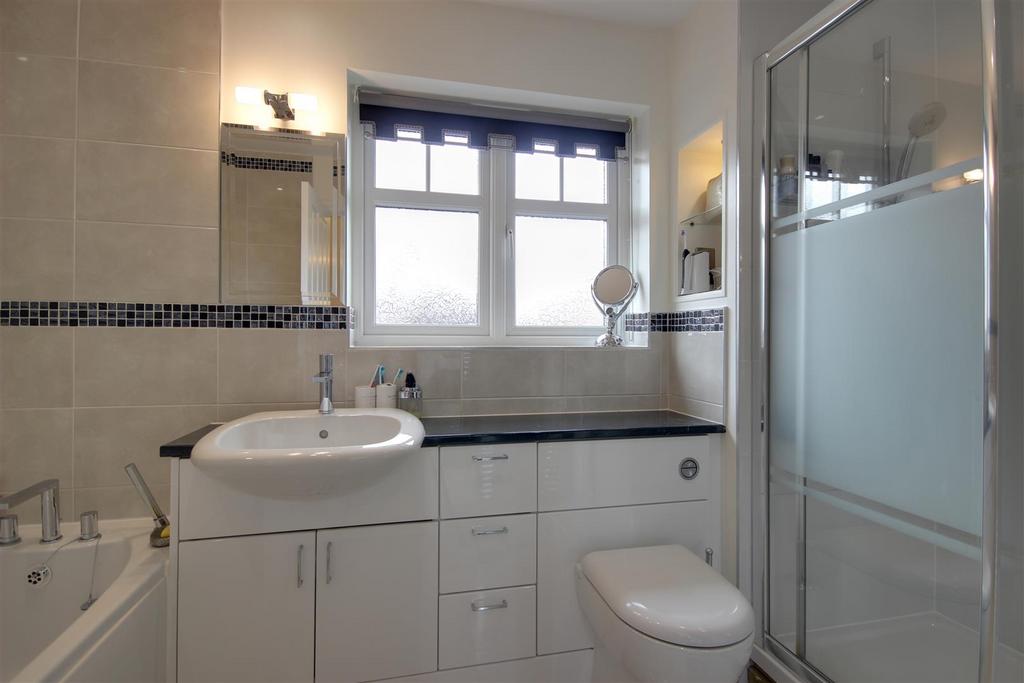 En-suite Bath/Shower Room