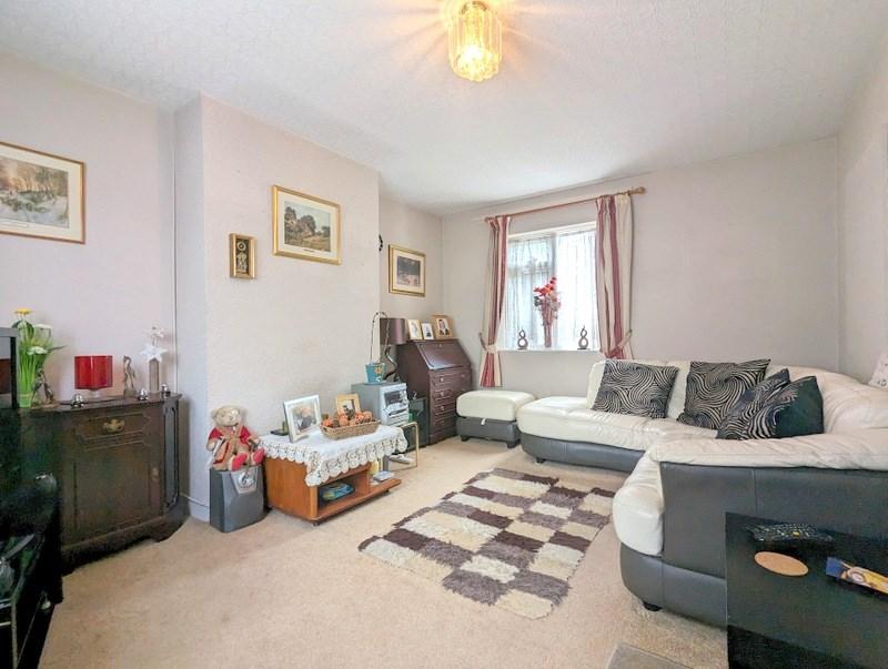 Bedfont Lane, Feltham, TW14 3 bed semidetached house for sale £475,000