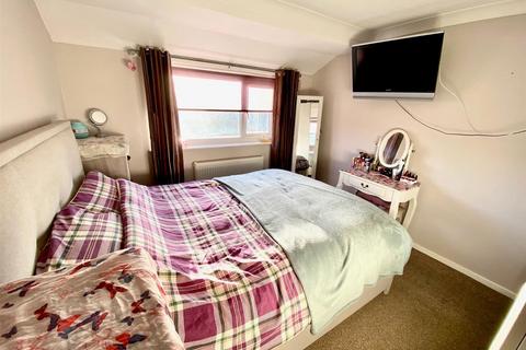 23 Cranesbill Road, Lowestoft, NR33 7EB