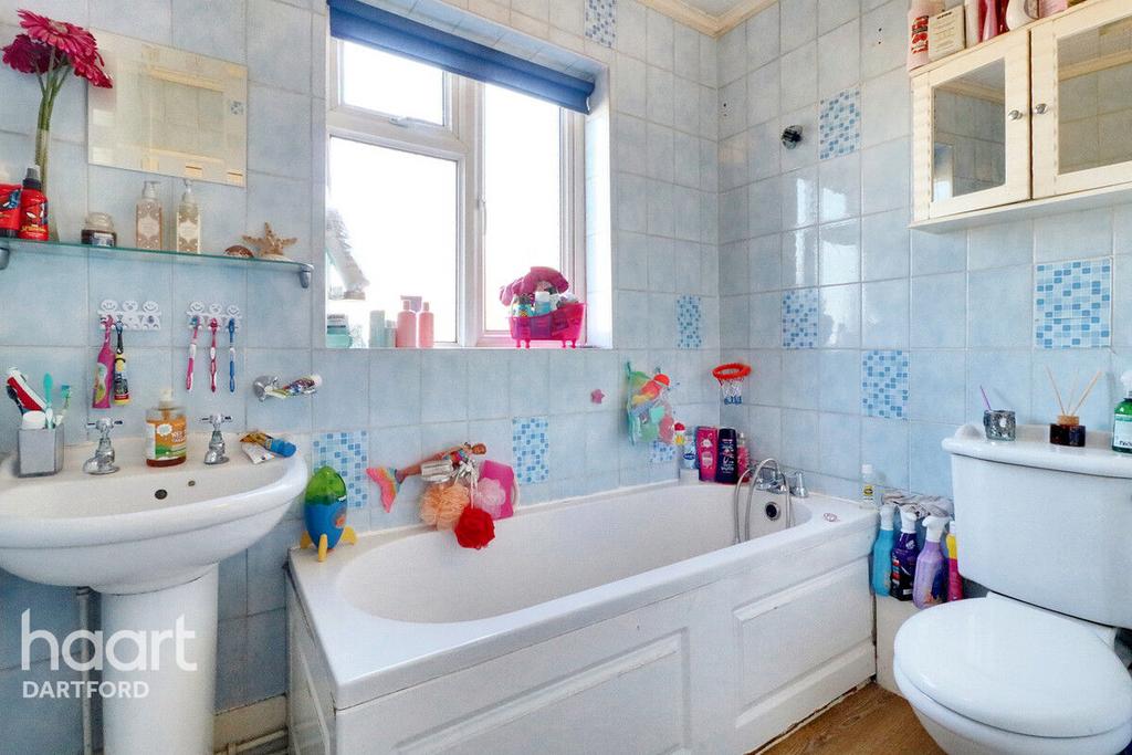 Brent Lane, Dartford 3 bed semidetached house for sale £425,000