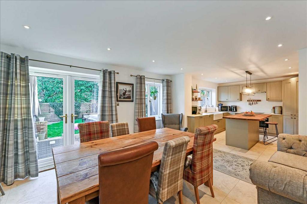 Southwood Gardens, Locks Heath 5 bed detached house for sale £615,000