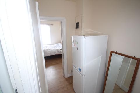1 bedroom maisonette to rent, Uxbridge Road, Uxbridge, UB10