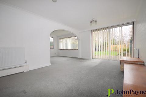 3 bedroom semi-detached house for sale - Maidavale Crescent, Styvechale, Coventry, CV3