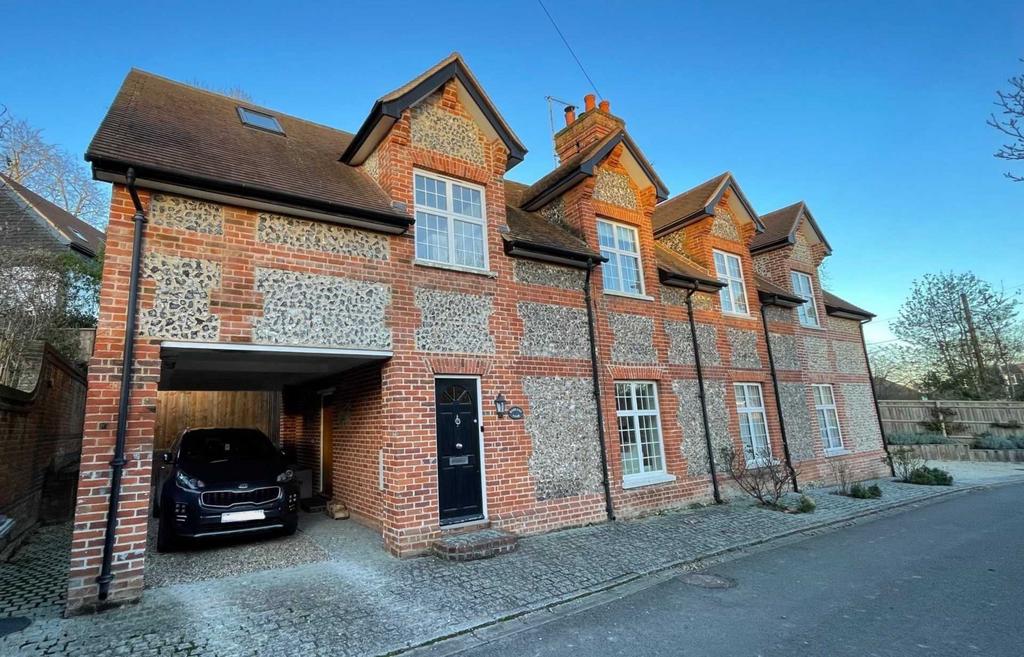 Henley Road, Marlow SL7 3 bed semidetached house for sale £1,000,000